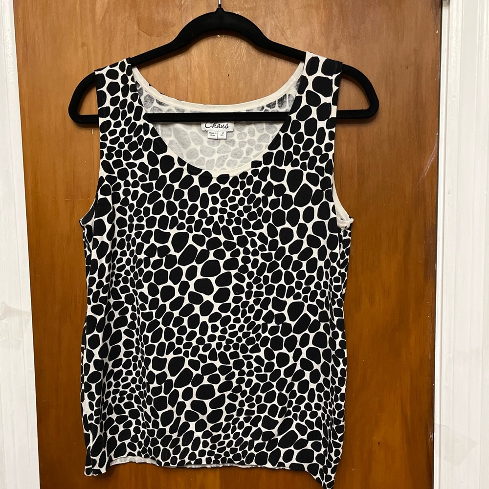 Chaus women’s top. L.               D1